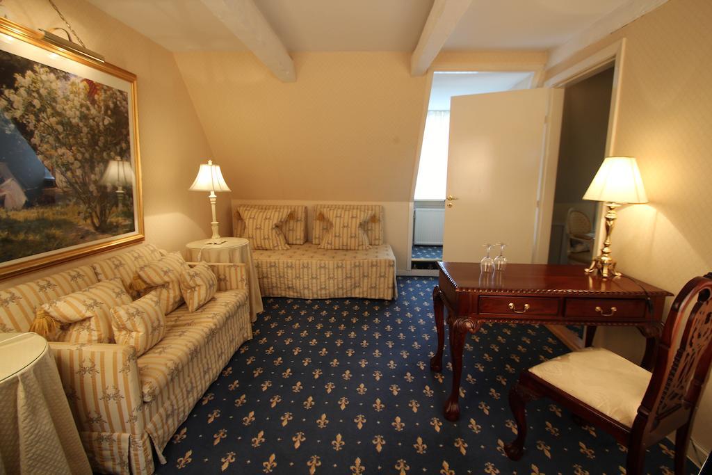 Store Restrup Manor House Buitenkant foto