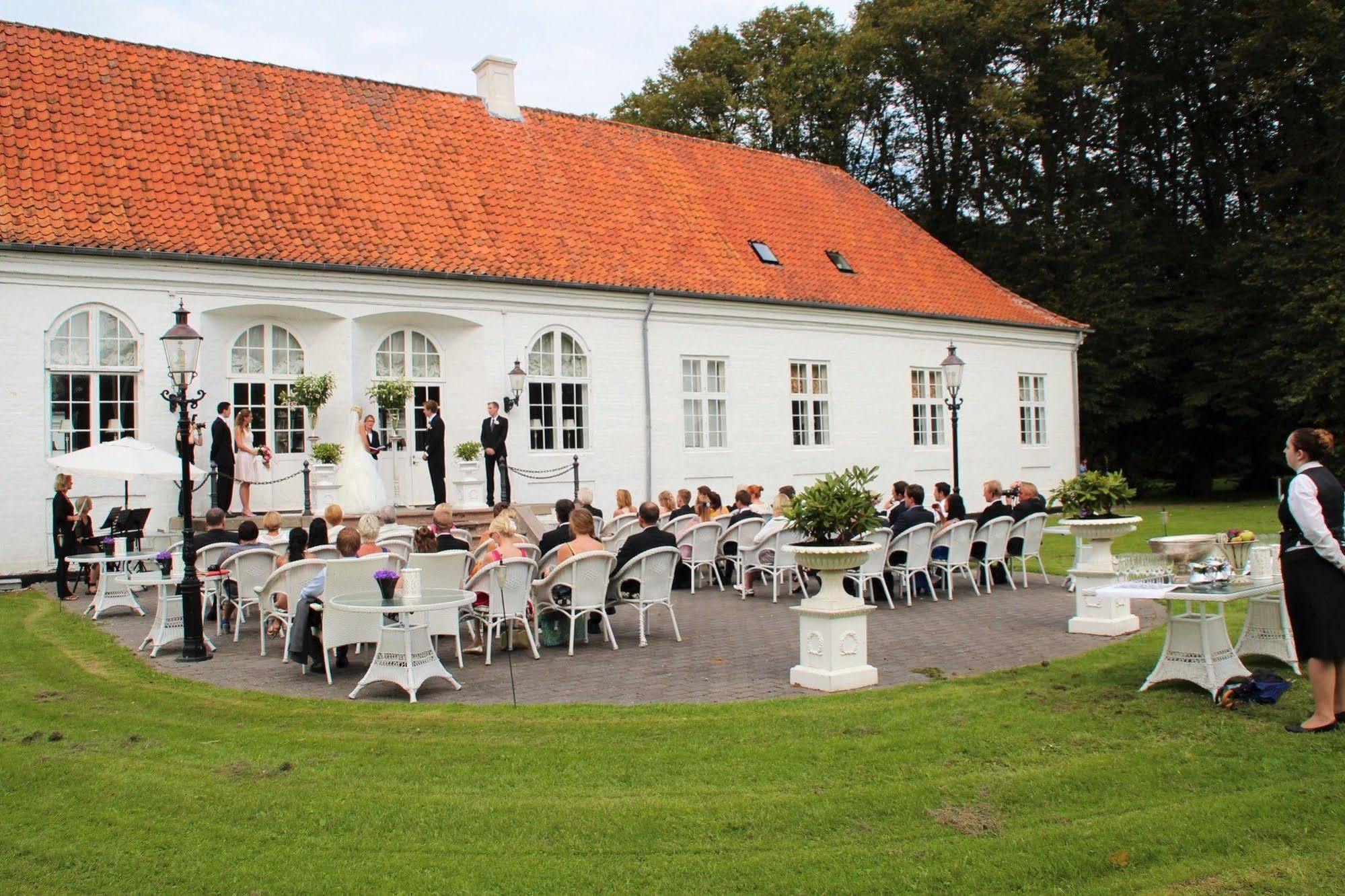 Store Restrup Manor House Buitenkant foto